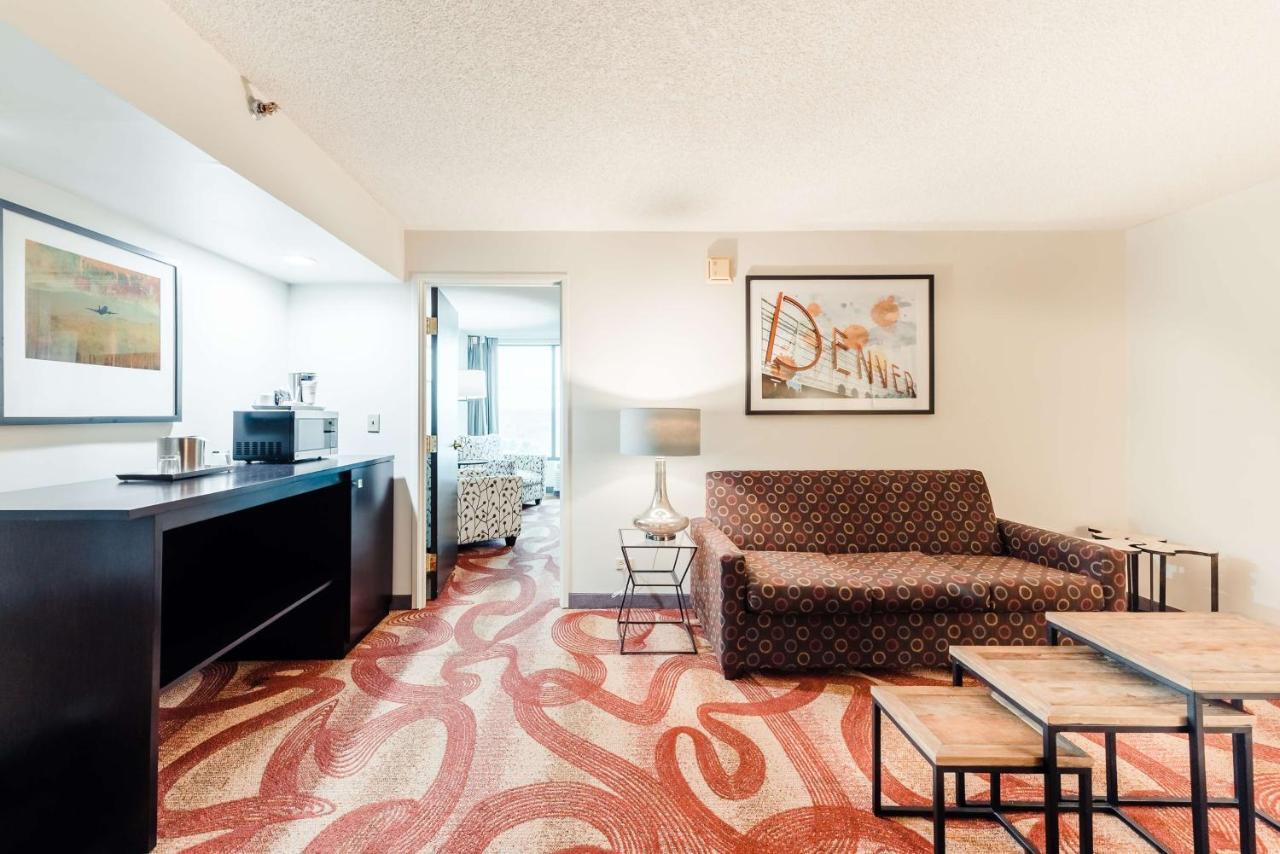 Radisson Hotel Denver-Аврора Экстерьер фото